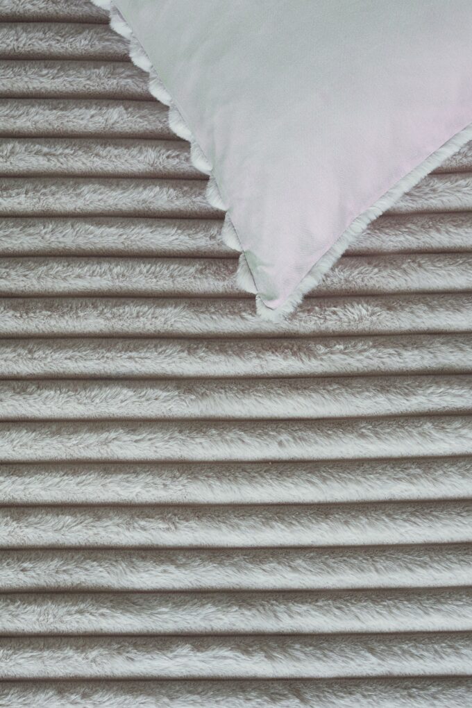Riviera Maison Furry Stripes Off-white 200x200/220 / tweepersoonsdekbedovertrek / new collection